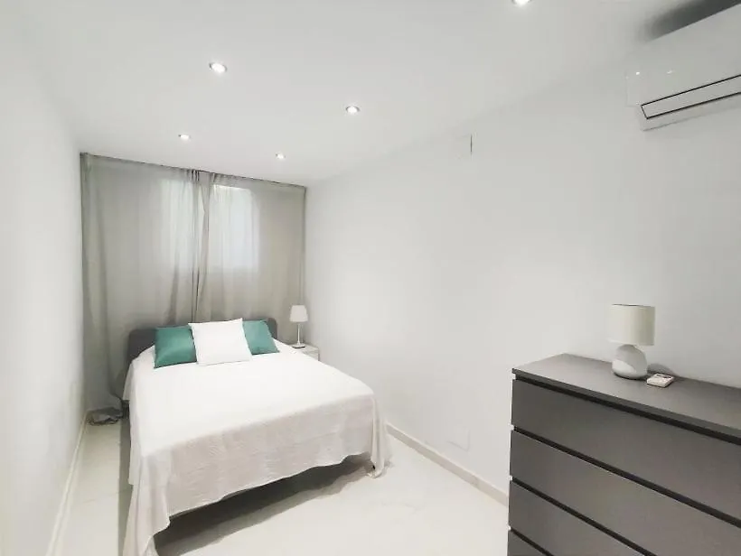 Beautiful 4 Bedroom Town House In Punta Lara 内尔哈 0*,  西班牙